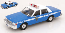 Indlæs billede til gallerivisning Chevrolet CAPRICE NYPD NEW YORK POLICE DEPARTMENT 1987 lys blå/hvid 1:18