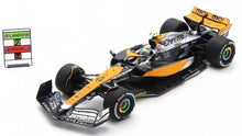 Indlæs billede til gallerivisning MCLAREN F1 TEAM MCL60 #4 LANDO NORRIS 2nd BRITISH GP 2023 + PITBOARD orange/sort/blå 1:18