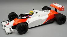 Indlæs billede til gallerivisning Mclaren MP4/1C Silverstone Test #7 Ayrton Senna with driver figure hvid/orange 1:18