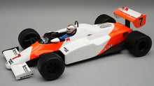 Indlæs billede til gallerivisning Mclaren MP4/1C Monaco GP #7 John Watson (with rain tyres) with driver figure hvid/orange 1:18