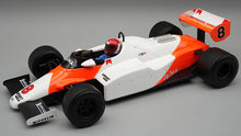 Indlæs billede til gallerivisning Mclaren MP4/1C 1983 USA GP #8 Niki Lauda - with driver figure hvid/orange 1:18