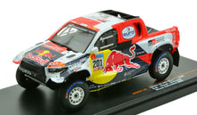 Indlæs billede til gallerivisning Toyota HILUX GR DRK T1 #201 AL-ATTIYAH/BAUMEL DAKAR RALLY 2023 hvid/blå/rød/gul 1:43