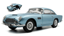 Indlæs billede til gallerivisning Aston Martin DB5 1964 lys blå metallic 1:18 fra Solido