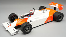 Indlæs billede til gallerivisning Mclaren MP4/1B 1982 Monaco GP #7 Driven by: John Watson with driver figure rød/hvid 1:18