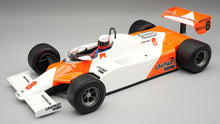 Indlæs billede til gallerivisning Mclaren MP4/1B 1982 Monaco GP #8 Driven by: Niki Lauda with driver figure rød/hvid 1:18