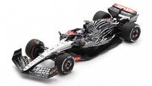 Indlæs billede til gallerivisning SCUDERIA ALPHATAURI AT04 #3 DANIEL RICCIARDO LAS VEGAS GP 2023 SPECIAL LIVERY sort/hvid 1:18