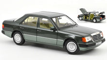 Indlæs billede til gallerivisning Mercedes Benz 230 E 1990 mørk grøn/lys grøn 1:18