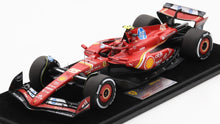 Indlæs billede til gallerivisning FERRARI F1 SF-24 TEAM SCUDERIA FERRARI N 55 2nd ABU DHABI GP 2024 CARLOS SAINZ - LAST FERRARI RACE WITH SHOWCASE RED WHITE BLACK 1:18