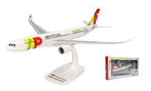 Indlæs billede til gallerivisning Airbus A330-900neo TAP Air Portugal CS-TUA D. Maria I hvid 1:200