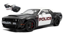 Indlæs billede til gallerivisning Dodge CHALLENGER R/T SCAT PACK WIDEBODY - HIGHWAY POLICE 2023 sort/hvid 1:18