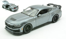 Indlæs billede til gallerivisning FORD USA MUSTANG DARK HORSE COUPE 2024 GREY 1:24 fra Maisto