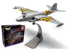 Indlæs billede til gallerivisning English Electric Canberra B.6, WT370, Operation Musketeer, 1956 camouflage 1:72