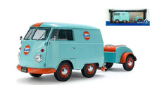 Indlæs billede til gallerivisning VOLKSWAGEN T1 VAN KOOL COMBI WITH TRAILER GULF OIL TRIBUTE 1950 LIGHT BLUE ORANGE 1:18