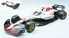 Indlæs billede til gallerivisning Red Bull RB21 #22 YUKI TSUNODA JAPAN GP 2025 - SPECIAL WHITE LIVERY hvid 1:18