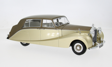 Indlæs billede til gallerivisning ROLLS ROYCE SILVER WRAITH EMPRESS BY HOOPER 1956 BROWN/GOLD 1:18
