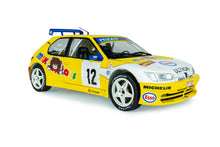 Indlæs billede til gallerivisning PEUGEOT 306 MAXI N 12 RALLY CONDROZ 1997 JEAN PIERRE VAN DE WAUVER - JEAN VAN DER SCHUEREN YELLOW WHITE 1:18