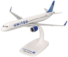Indlæs billede til gallerivisning AIRBUS A321neo United Airlines hvid/blå/grå 1:200