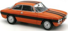 Indlæs billede til gallerivisning Alfa Romeo 2000 GTV 1973 - FAST &amp; FURIOUS - FAST X orange/sort 1:18