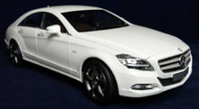 Indlæs billede til gallerivisning MERCEDES CLS COUPE 2011 MET.BRILLIANT WHITE 1:18
