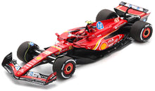 Indlæs billede til gallerivisning FERRARI F1 SF-24 TEAM SCUDERIA FERRARI N 55 2nd ABU DHABI GP 2024 CARLOS SAINZ - LAST FERRARI RACE WITH SHOWCASE RED WHITE BLACK 1:18