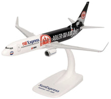 Indlæs billede til gallerivisning Boeing 737-800 Sun Express Eintracht Frankfurt SGE Express hvid/sort/rød 1:200