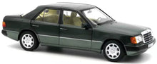 Indlæs billede til gallerivisning Mercedes Benz 230 E 1990 mørk grøn/lys grøn 1:18