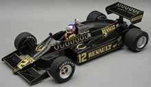 Indlæs billede til gallerivisning Lotus 94T #12 NIGEL MANSELL BRITISH GP 1983 + FIGUUR sort/guld 1:18