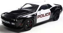 Indlæs billede til gallerivisning Dodge CHALLENGER R/T SCAT PACK WIDEBODY - HIGHWAY POLICE 2023 sort/hvid 1:18