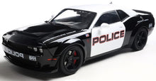 Indlæs billede til gallerivisning Dodge CHALLENGER R/T SCAT PACK WIDEBODY - HIGHWAY POLICE 2023 sort/hvid 1:18