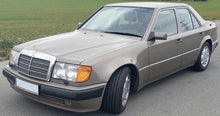 Indlæs billede til gallerivisning MERCEDES BENZ E-CLASS 500E (W124) 1990 BEIGE MET 1:18
