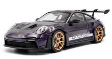 Indlæs billede til gallerivisning Porsche 911 (992) GT3 RS Weissach &#39;24, 2024 lilla metallic 1:18 fra Solido
