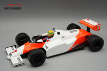 Indlæs billede til gallerivisning Mclaren MP4/1C Silverstone Test #7 Ayrton Senna with driver figure hvid/orange 1:18