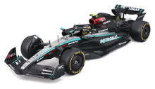Indlæs billede til gallerivisning Mercedes Benz AMG W15 #44 LEWIS HAMILTON 2024 with Helmet sølv/sort/turkis 1:24