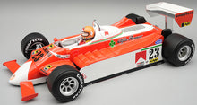 Indlæs billede til gallerivisning Alfa Romeo 179 V12 #23 BRUNO GIACOMELLI MONACO GP 1980 + FIGUUR rød/hvid/sølv 1:18