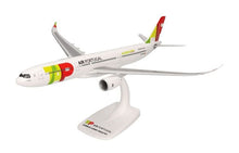 Indlæs billede til gallerivisning Airbus A330-900neo TAP Air Portugal CS-TUA D. Maria I hvid 1:200