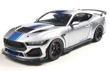 Indlæs billede til gallerivisning FORD USA MUSTANG SHELBY SUPER SNAKE COUPE 2025 SILVER BLUE 1:18 fra Solido