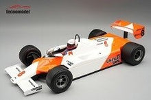 Indlæs billede til gallerivisning Mclaren MP4/1B 1982 Monaco GP #8 Driven by: Niki Lauda with driver figure rød/hvid 1:18