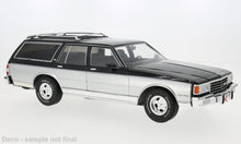Indlæs billede til gallerivisning CHEVROLET CAPRICE ESTATE WAGON 1985 SILVER/GREY 1:18