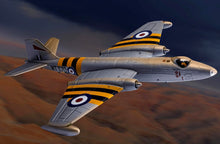 Indlæs billede til gallerivisning English Electric Canberra B.6, WT370, Operation Musketeer, 1956 camouflage 1:72