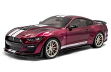 Indlæs billede til gallerivisning SHELBY MUSTANG GT500KR 2023 MET.PURPLE/WHITE STRIPES 1:18