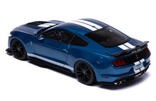 Indlæs billede til gallerivisning FORD MUSTANG SHELBY GT 500 2022 BLUE/WHITE 1:18