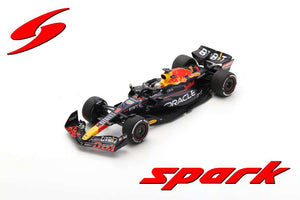 RED BULL RACING ORACLE B18 #1 MAX VERSTAPPEN - WINNER ABU DHABI GP 2022 (WITH TYRE MARKS) mørk blå/rød/gul 1:18