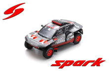 Indlæs billede til gallerivisning AUDI Q E-TRON RS TEAM AUDI SPORT N 207 RALLY DAKAR 2023 CARLOS SAINZ - LUCAS CRUZ GREY SILVER BLACK 1:18