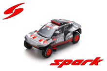 Indlæs billede til gallerivisning Audi RS Q e-TRON #204 PETERHANSEL/BOULANGER DAKAR RALLY 2023 grå/rød/hvid 1:18