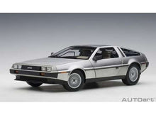 Indlæs billede til gallerivisning Delorean DMC-12, satin finish 1:18