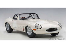 Indlæs billede til gallerivisning 1/18 Jaguar E-Type Lightweight, white 1:18
