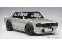 Indlæs billede til gallerivisning 1/18 Nissan Skyline GT-R (KPGC-10) Racing, silver 1:18
