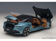 Indlæs billede til gallerivisning 1/18 Aston Martin DBS Superleggera, caribbean blue pearl 1:18