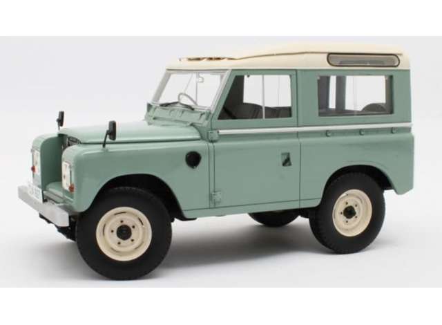 1/18 1978 Land Rover 88 Serie III, light green 1:18