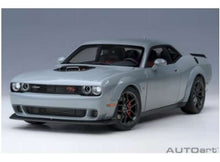 Indlæs billede til gallerivisning 1/18 2022 Dodge Challenger R/T Scat Pack Shaker Widebody, smoke show 1:18